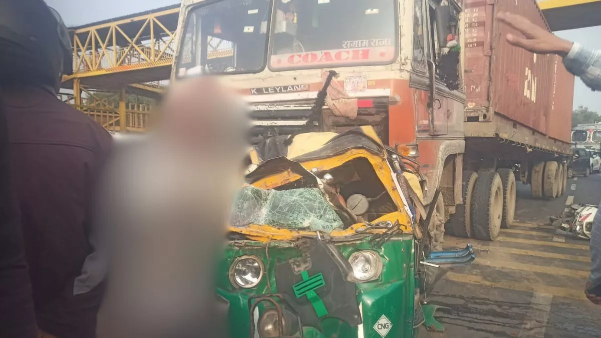 Agra Road Accident