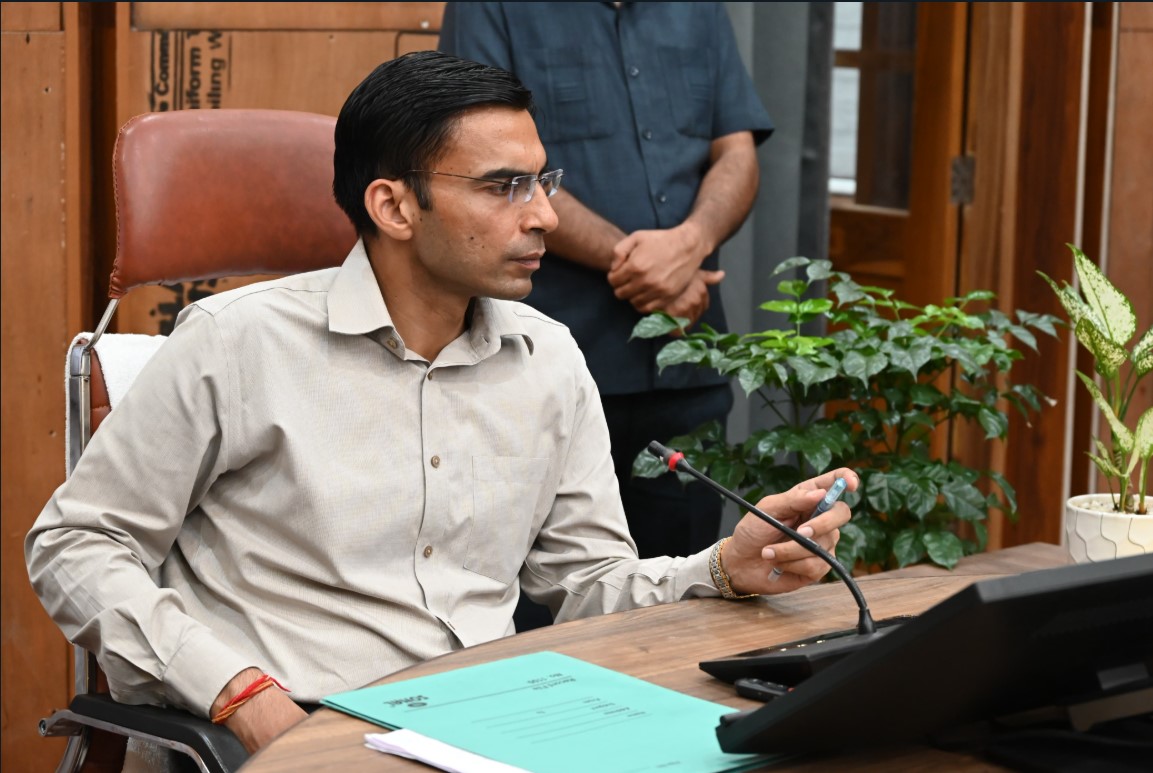 DM Savin Bansal